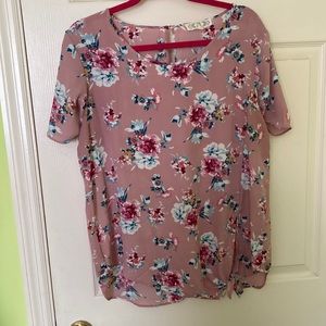 🐕‍🦺🐕🦮ACCEPTING OFFERS🐕🐕‍🦺🦮🐩Floral pink blouse with side tie up
